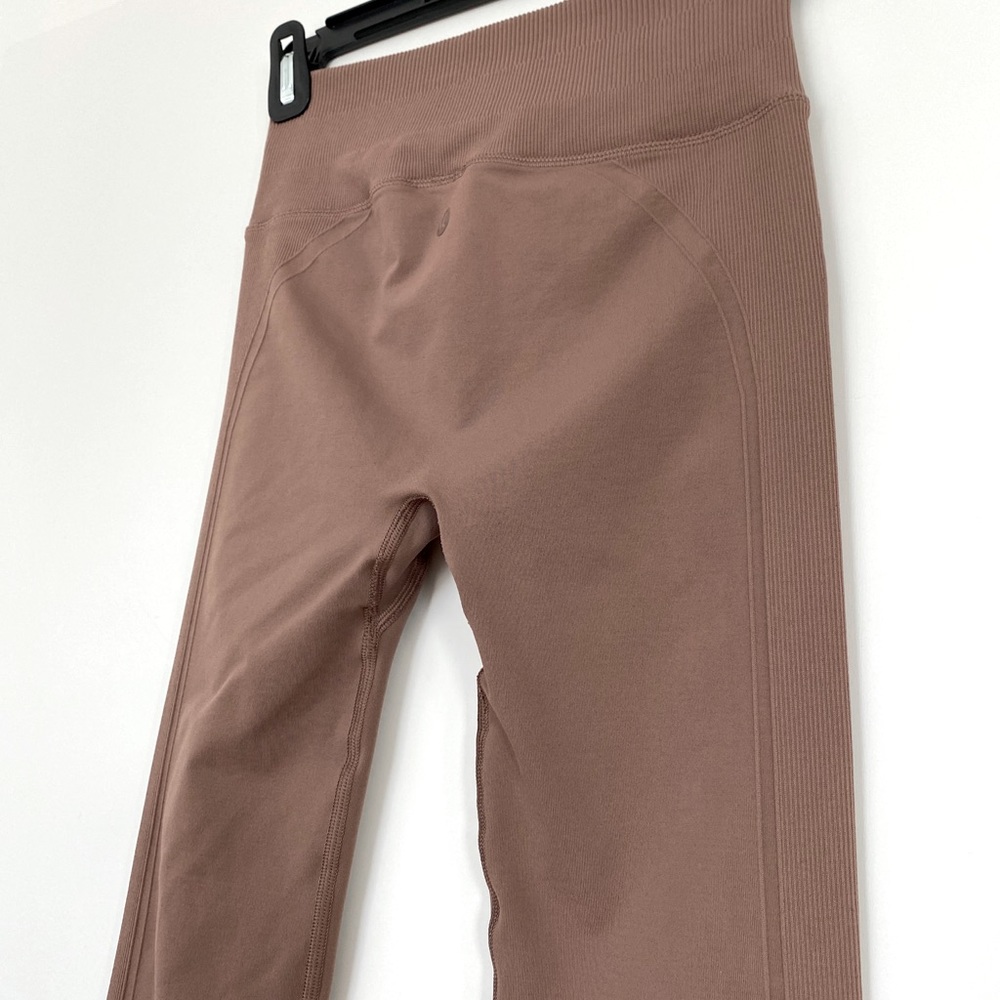 Lululemon Ebb to Train seamless tight - Size 4